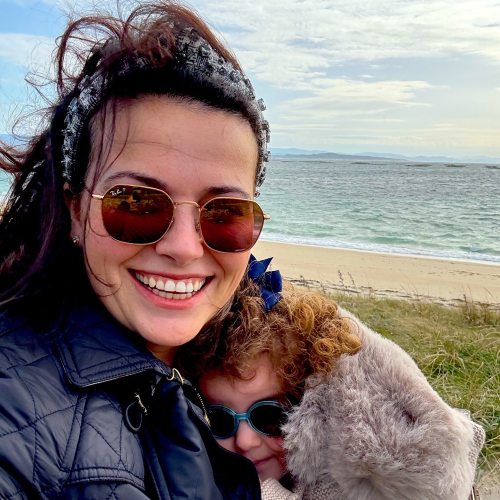 Meet your Posher, Myriam! Mom of a toddler, wife, marketer and shopaholic.